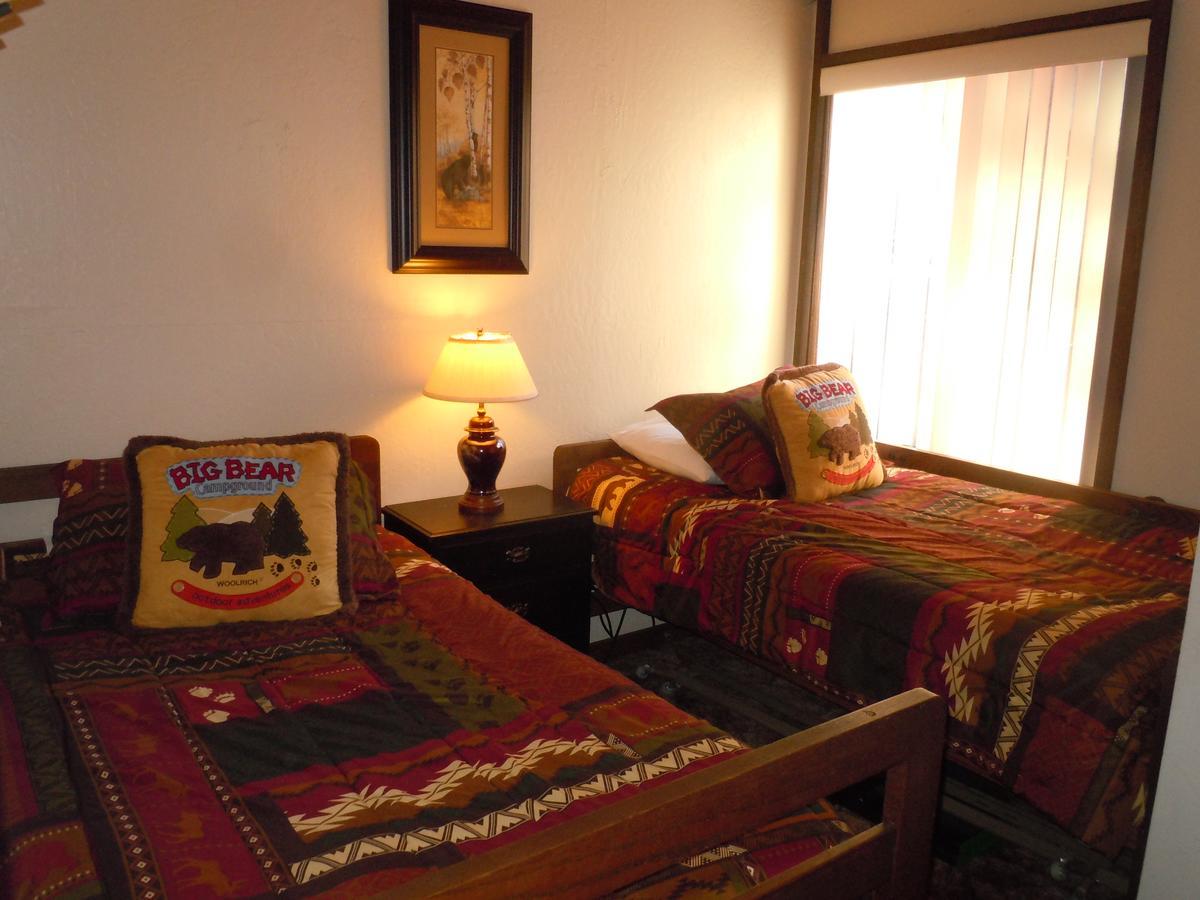 ביג בר לייק Two-Bedroom Plus Den Economy Unit #81 By Escape For All Seasons Bus Lic #23546 מראה חיצוני תמונה