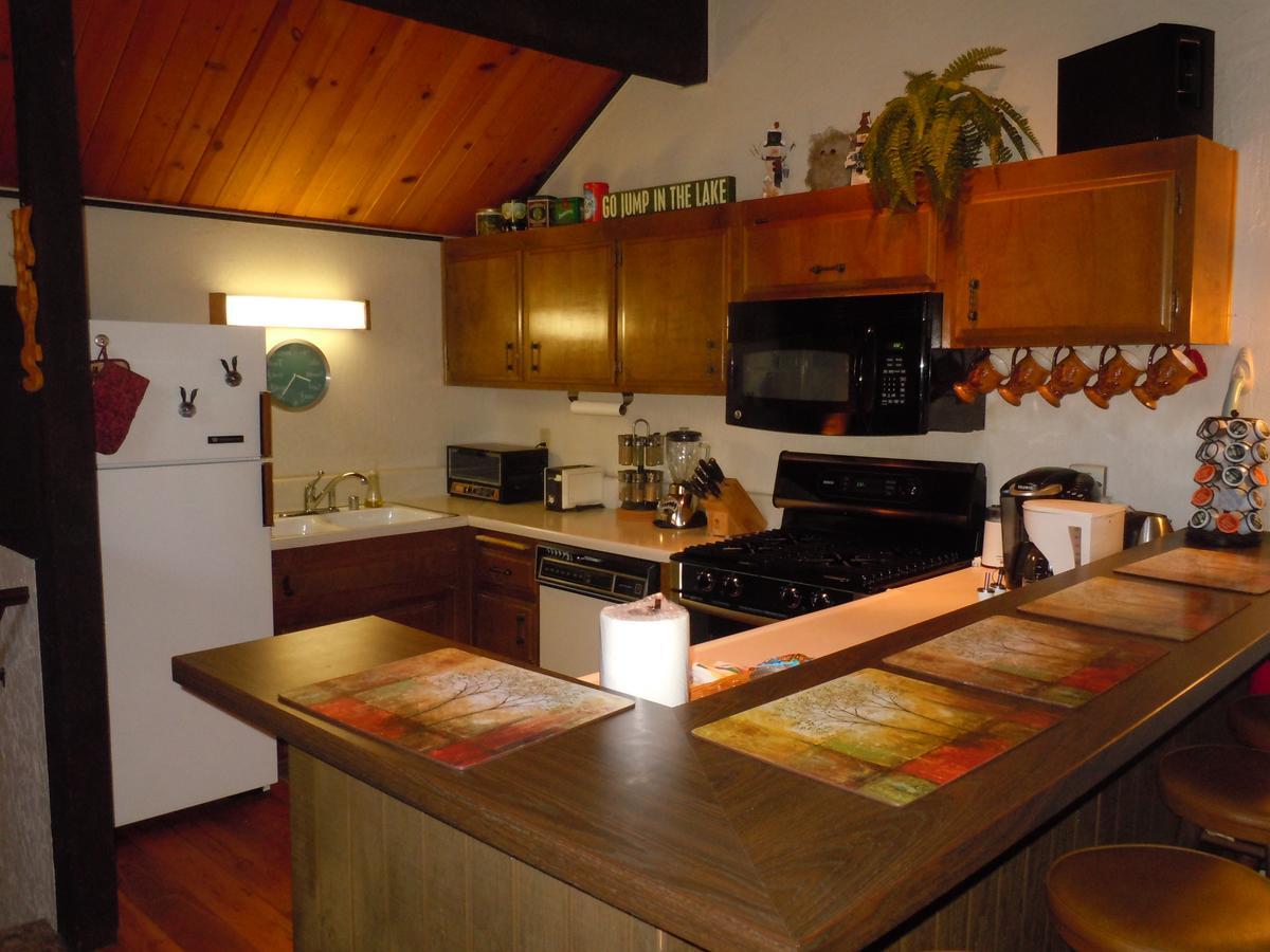 ביג בר לייק Two-Bedroom Plus Den Economy Unit #81 By Escape For All Seasons Bus Lic #23546 מראה חיצוני תמונה